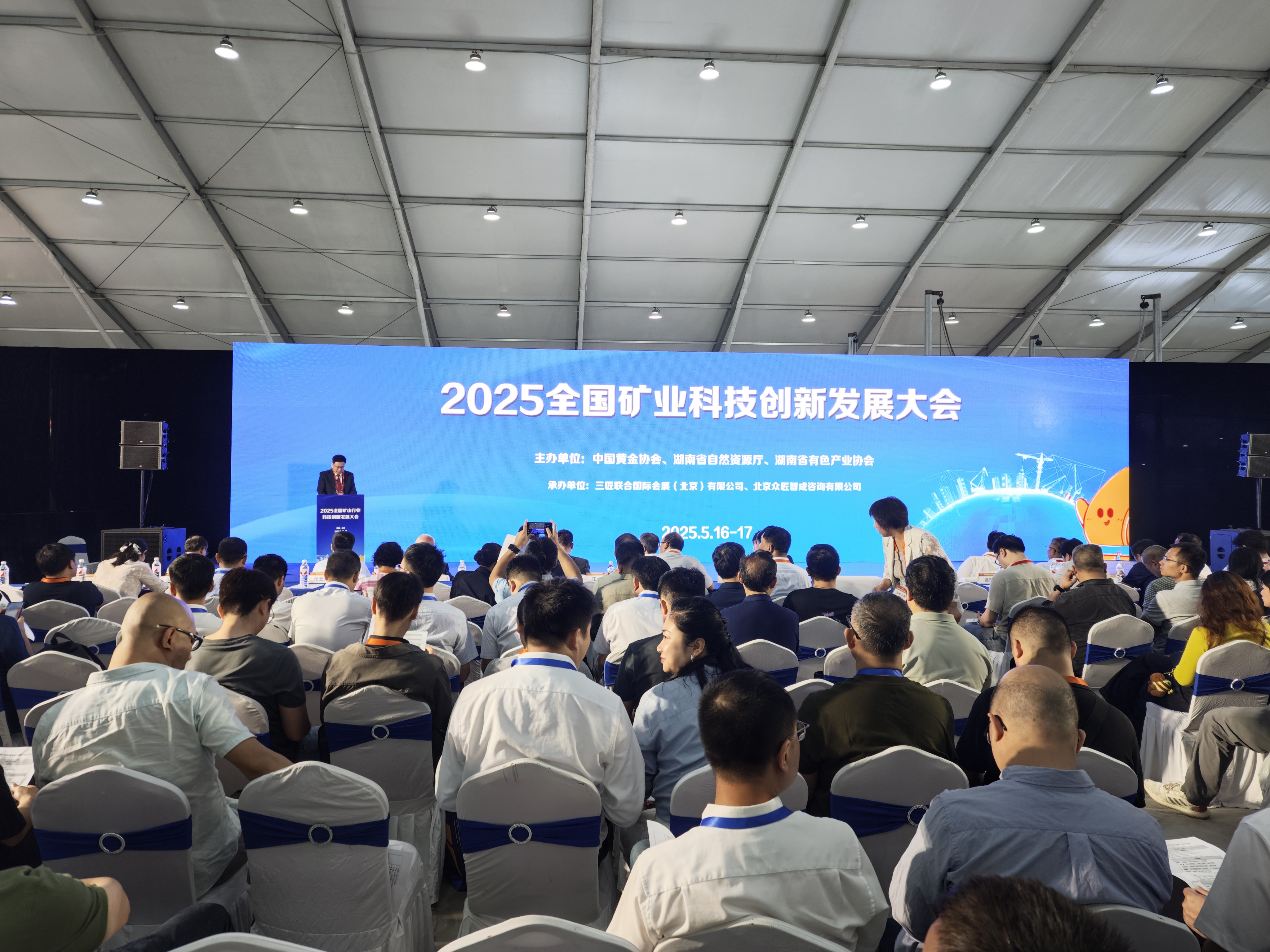 展會首日精彩回顧 | 魏橋智行（黃驊）專用車閃耀2025長沙礦業(yè)裝備展覽會